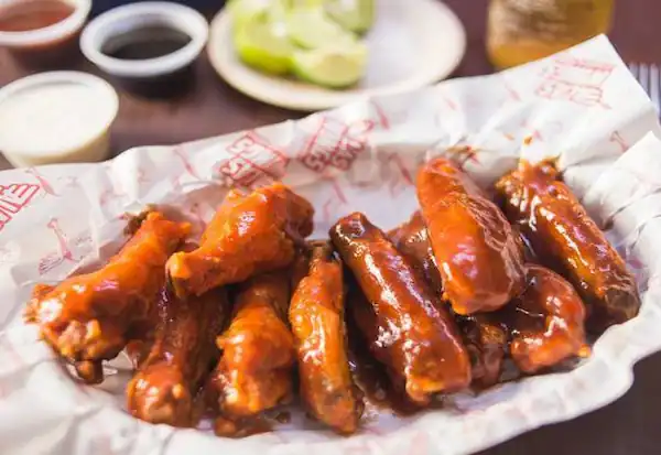 Alitas en Ciudad Granja