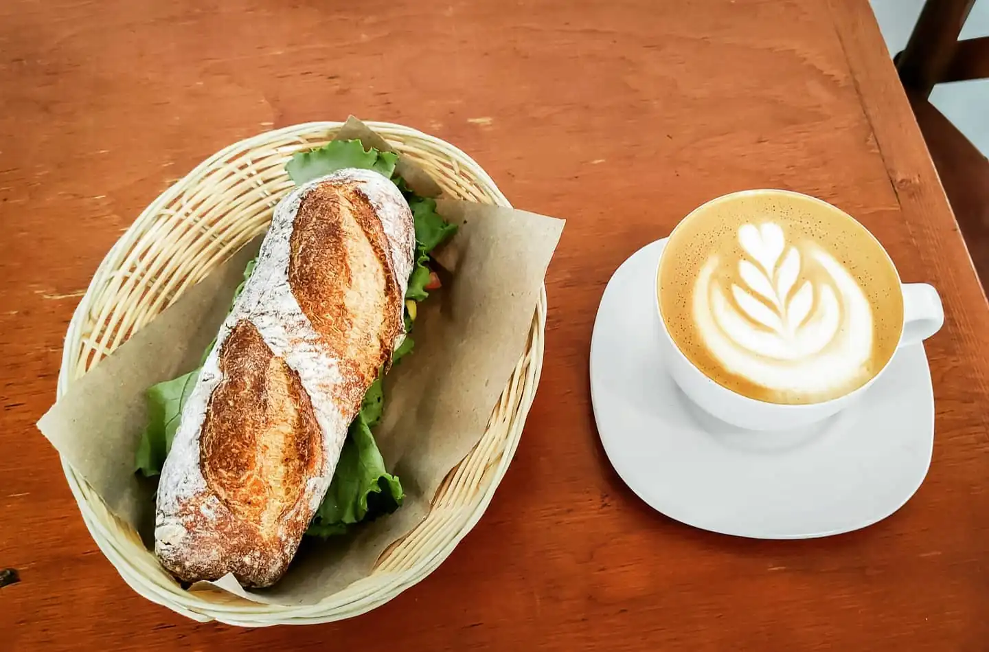 disfruta de una comida excepcional, en Guter CoffeeBread Ciudad Granja